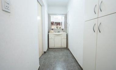 VENTA CASA CON AMPLIO TERRENO, PILETA Y GALPÓN