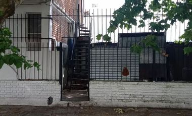 Chalet en venta de 8 dormitorios c/ cochera en La Perla
