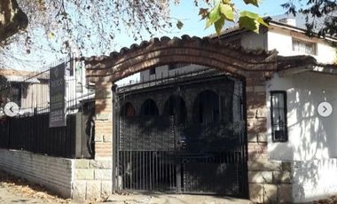 Chalet en venta de 8 dormitorios c/ cochera en La Perla