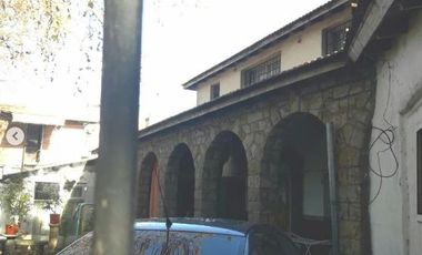 Chalet en venta de 8 dormitorios c/ cochera en La Perla
