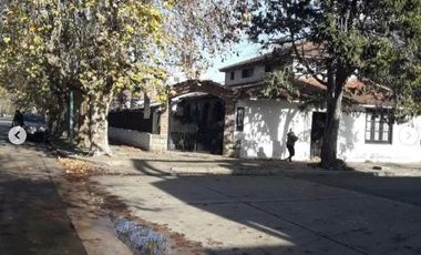 Chalet en venta de 8 dormitorios c/ cochera en La Perla