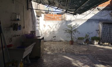 Casa en venta de 3 dormitorios c/ cochera en Villa Soldati