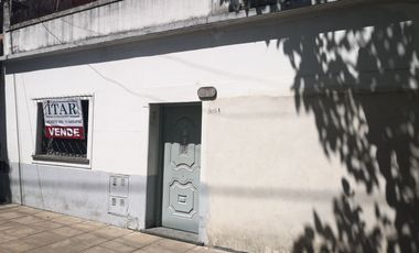 Casa en venta de 3 dormitorios c/ cochera en Villa Soldati
