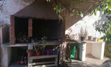 Casa en venta de 3 dormitorios c/ cochera en Villa Soldati