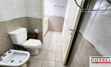 Venta Monte Grande  Casa de 2 dormitorios c/ cochera Condominio Los Robles