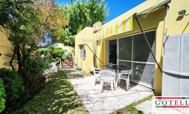 Venta Monte Grande  Casa de 2 dormitorios c/ cochera Condominio Los Robles