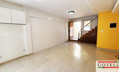 Venta Monte Grande  Dúplex de 2 dormitorios c/ cochera en Condominio Los Robles