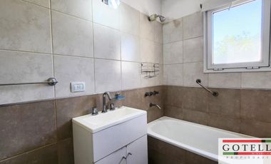 Venta Monte Grande  Dúplex de 2 dormitorios c/ cochera en Condominio Los Robles