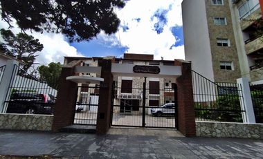 Departamento en venta de 2 dormitorios c/ cochera en San Bernardo