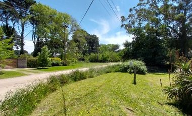 LOTE EN VENTA EN SIERRA DE LOS PADRES - EXCELENTE ESQUINA DE 700 m²