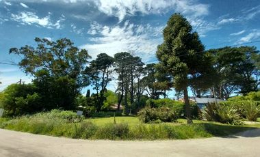 LOTE EN VENTA EN SIERRA DE LOS PADRES - EXCELENTE ESQUINA DE 700 m²