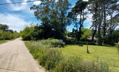 LOTE EN VENTA EN SIERRA DE LOS PADRES - EXCELENTE ESQUINA DE 700 m²