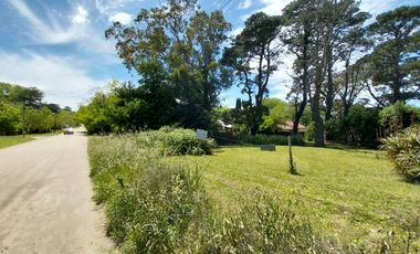 LOTE EN VENTA EN SIERRA DE LOS PADRES - EXCELENTE ESQUINA DE 700 m²