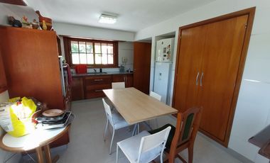 IMPORTANTE CHALET EN VENTA - GAS NATURAL CONECTADO - ZONA CAPILLA