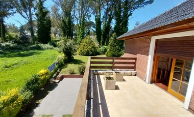 IMPORTANTE CHALET EN VENTA - GAS NATURAL CONECTADO - ZONA CAPILLA