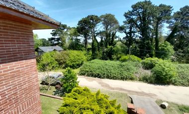 IMPORTANTE CHALET EN VENTA - GAS NATURAL CONECTADO - ZONA CAPILLA
