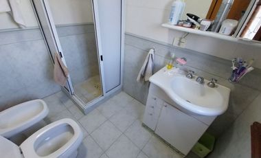 IMPORTANTE CHALET EN VENTA - GAS NATURAL CONECTADO - ZONA CAPILLA