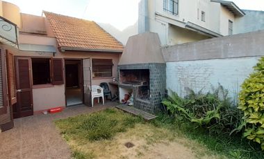 BAJO SU VALOR - CHALET 4 AMB. EN VENTA EN MAR DEL PLATA