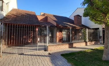 BAJO SU VALOR - CHALET 4 AMB. EN VENTA EN MAR DEL PLATA
