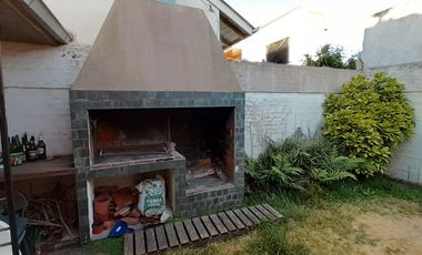 BAJO SU VALOR - CHALET 4 AMB. EN VENTA EN MAR DEL PLATA