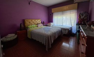 Venta casa 4 amb,con cochera y parrilla F.Varela
