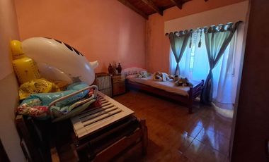 Venta casa 4 amb,con cochera y parrilla F.Varela
