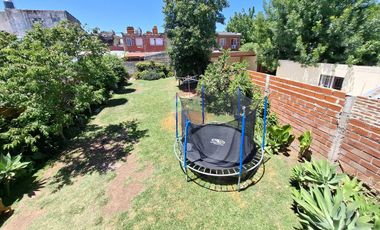 Venta casa 4 amb,con cochera y parrilla F.Varela