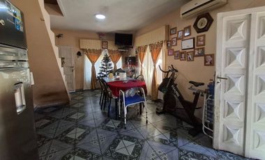 Venta casa 4 amb,con cochera y parrilla F.Varela