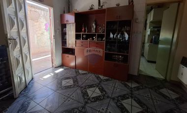 Venta casa 4 amb,con cochera y parrilla F.Varela