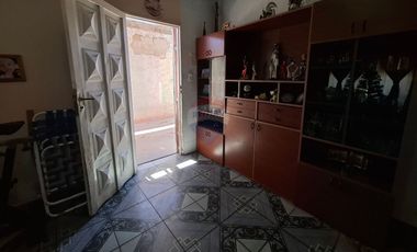 Venta casa 4 amb,con cochera y parrilla F.Varela