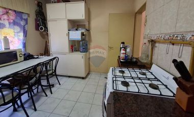 Venta casa 4 amb,con cochera y parrilla F.Varela