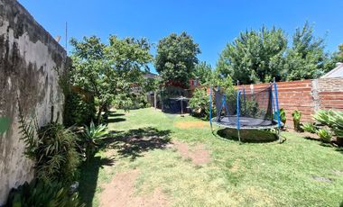 Venta casa 4 amb,con cochera y parrilla F.Varela