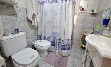 Venta casa 4 amb,con cochera y parrilla F.Varela