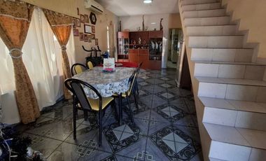 Venta casa 4 amb,con cochera y parrilla F.Varela