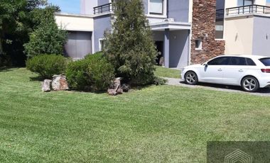 Importante Casa En Las Perdices Cañuelas Lago Propio