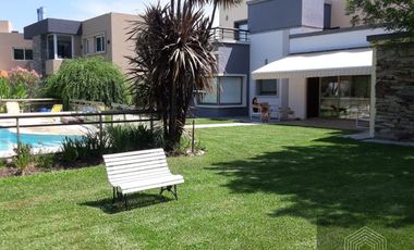 Importante Casa En Las Perdices Cañuelas Lago Propio