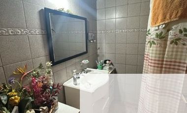 35 e/ 169 y 170- CASA DE 4 AMB. (BERISSO)
