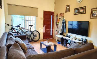 Casa en venta de 3 dormitorios c/ cochera en Garín