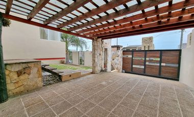 Casa en venta de 4 dormitorios c/ cochera en Bajo la Viña