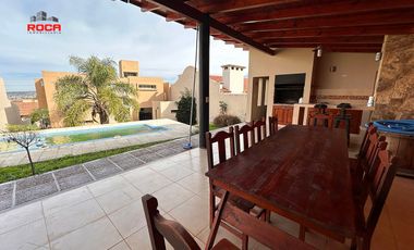 Casa en venta de 4 dormitorios c/ cochera en Bajo la Viña