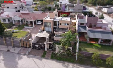 Casa en venta de 4 dormitorios c/ cochera en Bajo la Viña