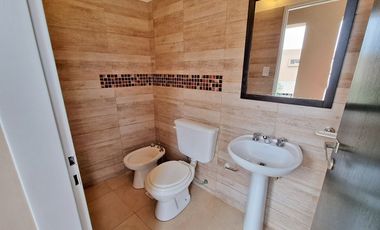 Casa en venta de 4 dormitorios c/ cochera en Bajo la Viña