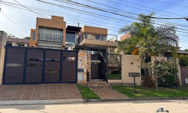 Casa en venta de 4 dormitorios c/ cochera en Bajo la Viña