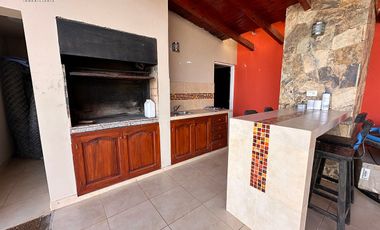 Casa en venta de 4 dormitorios c/ cochera en Bajo la Viña