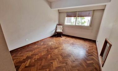 Casa en venta de 4 dormitorios c/ cochera en Centro