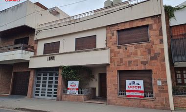 Casa en venta de 4 dormitorios c/ cochera en Centro