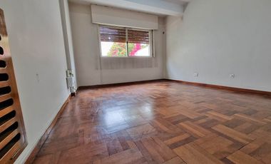Casa en venta de 4 dormitorios c/ cochera en Centro