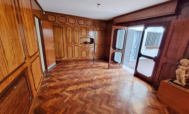 Casa en venta de 4 dormitorios c/ cochera en Centro