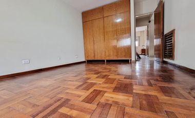 Casa en venta de 4 dormitorios c/ cochera en Centro