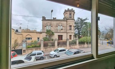 Casa en venta de 4 dormitorios c/ cochera en Centro